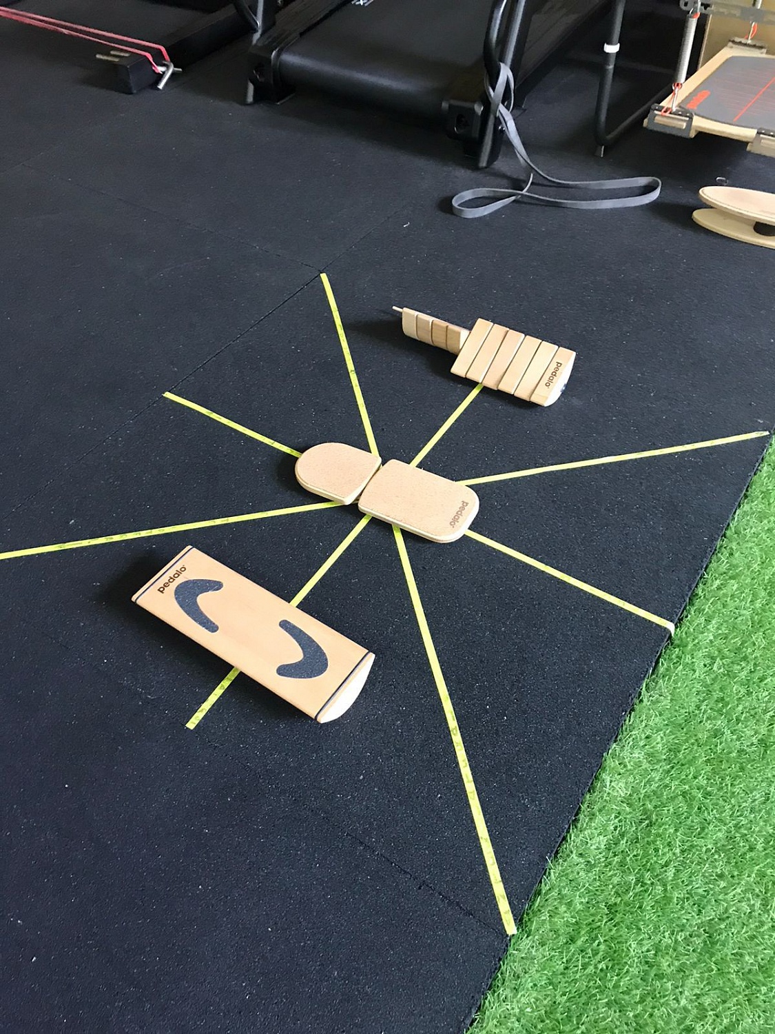 Балансировочные тренажеры Pedalo для Евгения Тимирбулатова, тренера по физподготовке ГК «Ростов-Дон»